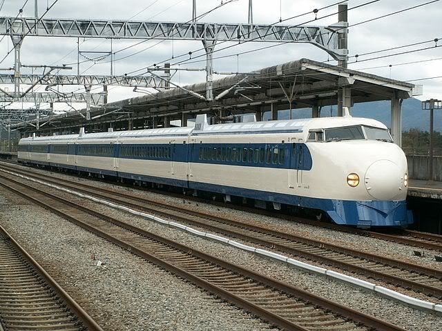 640px-Shinkansen_Series0_R67_JNRcolor.jpg